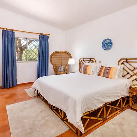 Villa 626 3 Bedrooms Private Pool Short Walk To The Praca Vale do Lobo