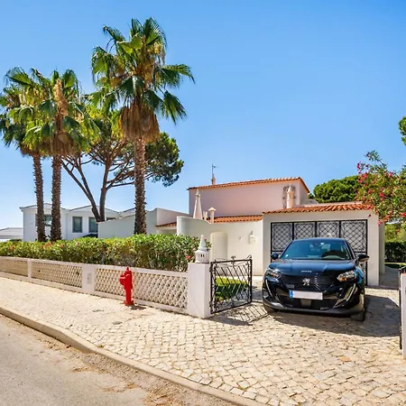 Villa 626 3 Bedrooms Private Pool Short Walk To The Praca Vale do Lobo