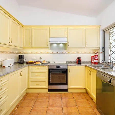 Villa 626 3 Bedrooms Private Pool Short Walk To The Praca *