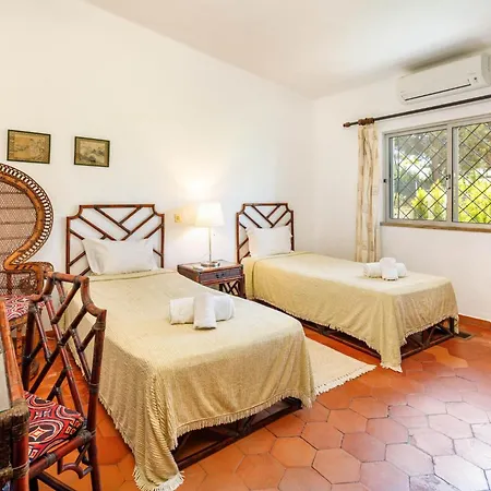 626 3 Bedrooms Private Pool Short Walk To The Praca Villa