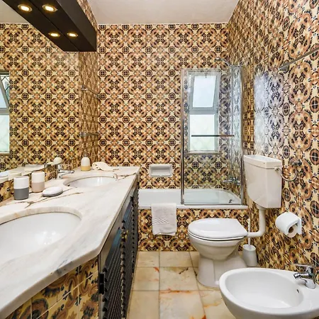 626 3 Bedrooms Private Pool Short Walk To The Praca Villa *