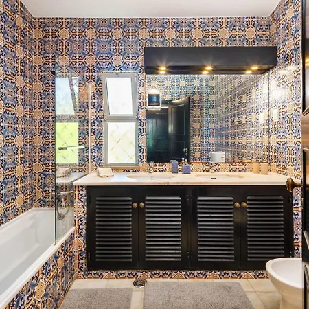 626 3 Bedrooms Private Pool Short Walk To The Praca Villa *